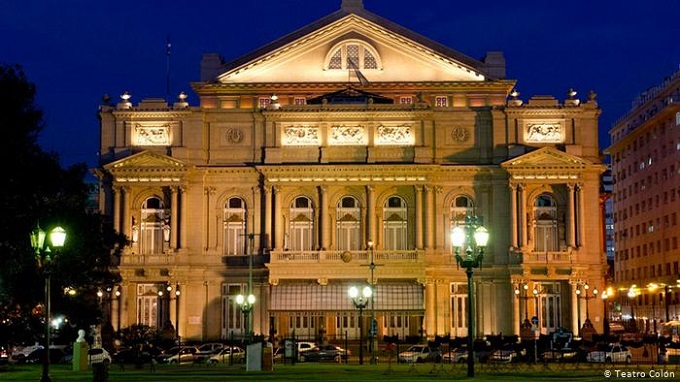 Gratis: el Teatro Colón ofrecerá el domingo "Andrea Chénier"