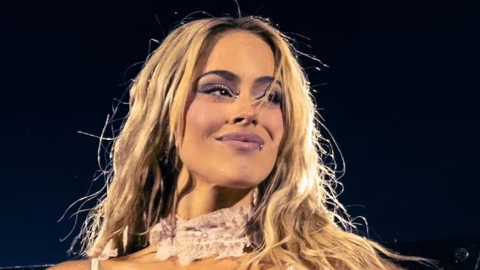 Tini Stoessel arras en streaming y emocion a su audiencia con un mensaje dedicado a Chris Martin