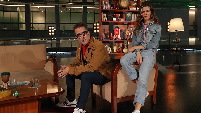 Mex y Violeta Urtizberea conducen "Futuralia" por la TV Publica